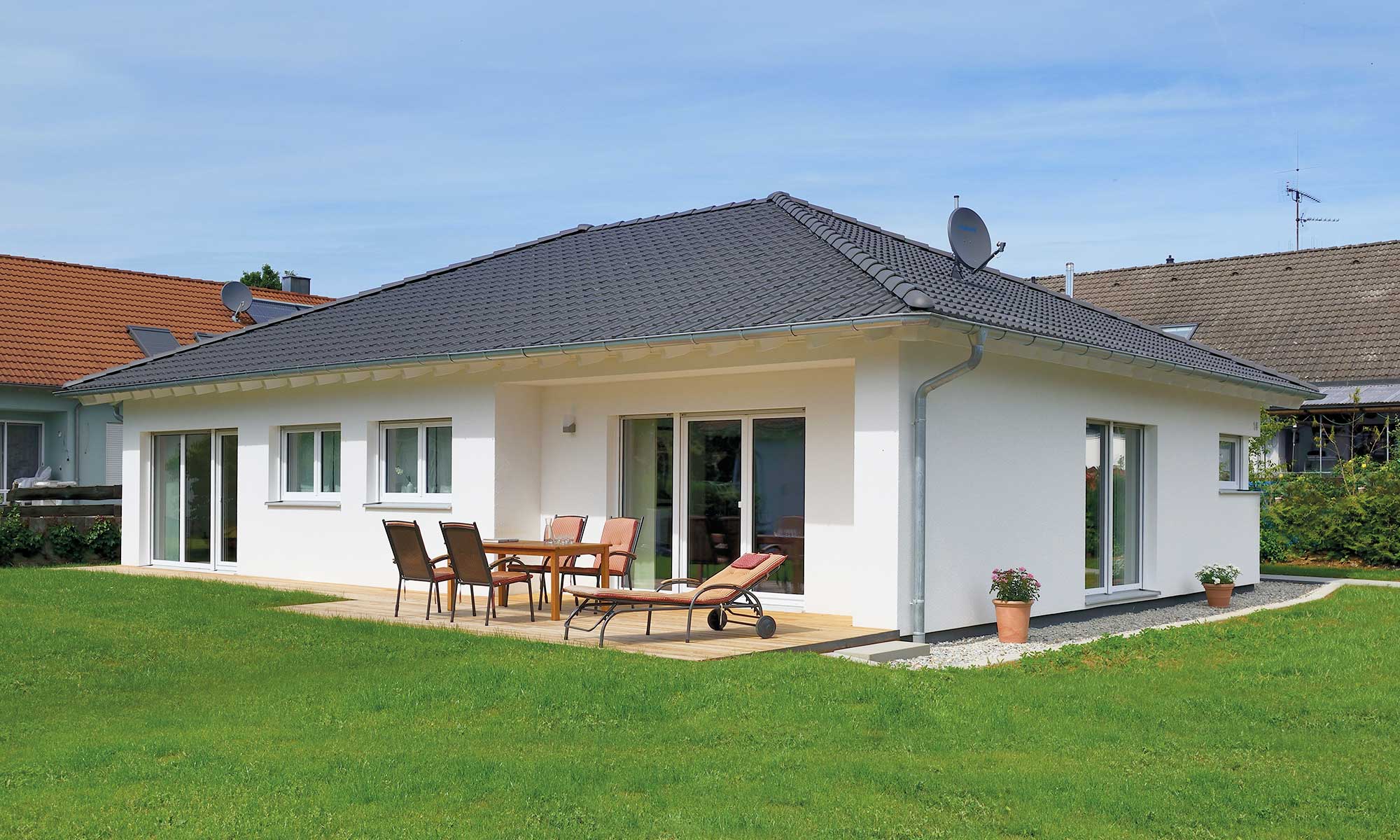 Garten und Terrasse Haus Kupfer von Fertighaus WEISS