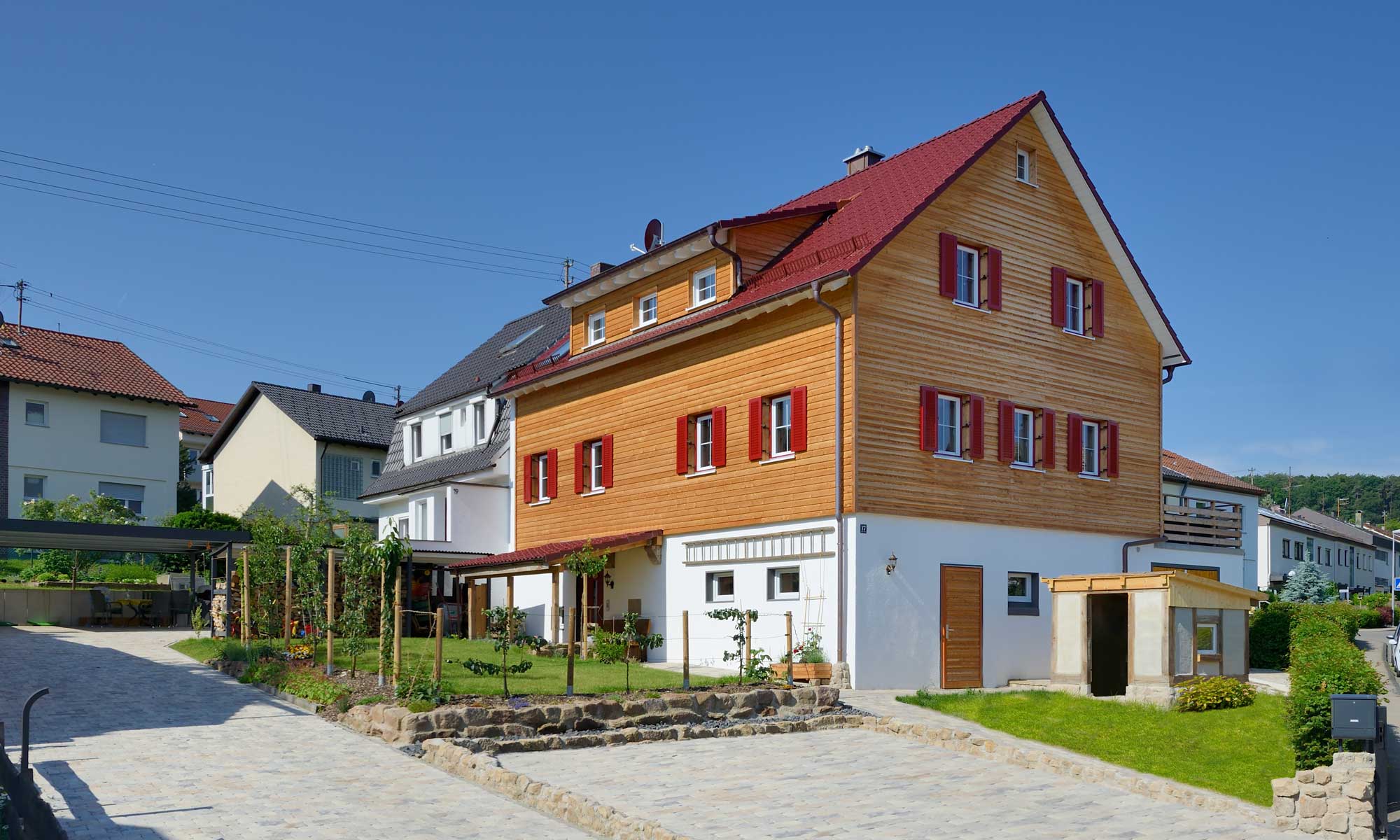 Einfahrt Haus Alber von Fertighaus WEISS