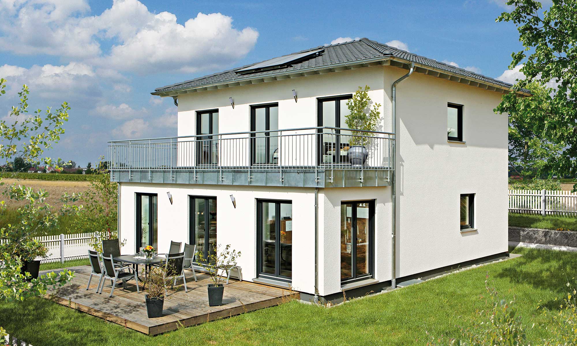 Terrasse und Garten Haus Haase von Fertighaus WEISS
