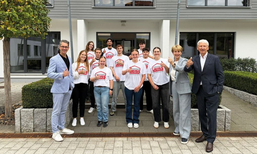 Im Ausbildungsjahr 2025/2026 beginnen elf Jugendliche ihre Karriere bei Fertighaus WEISS
