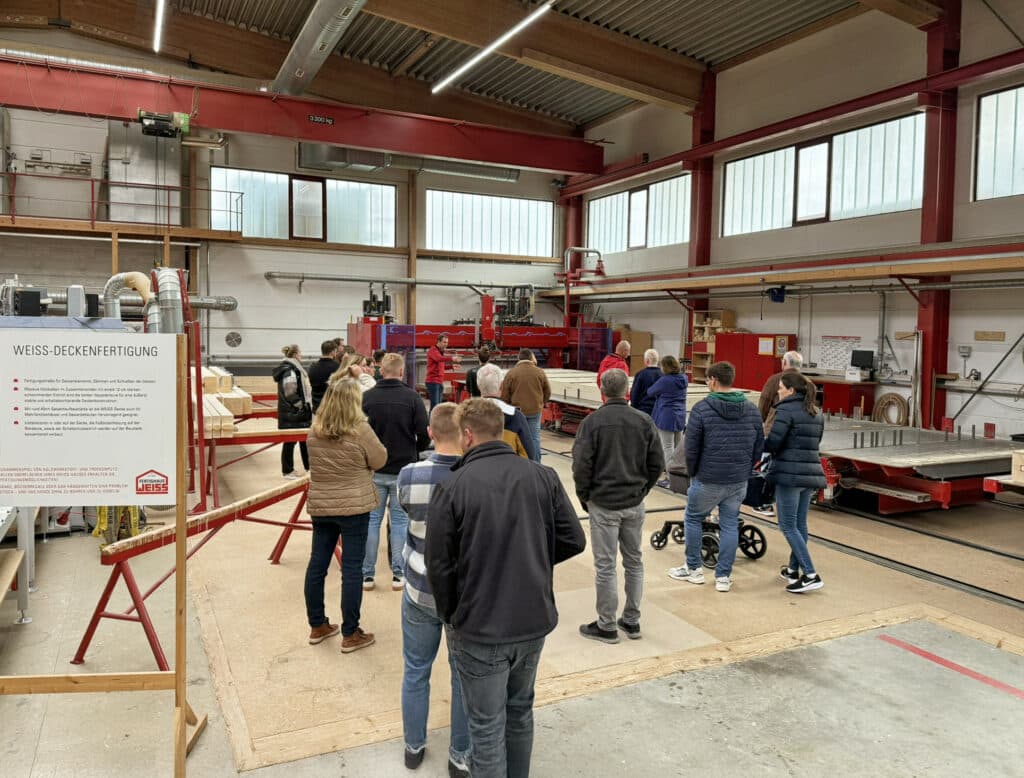 Am Sonntag, den 12. Oktober, öffneten wir bei Fertighaus WEISS unsere Türen in Oberrot-Scheuerhalden – und durften uns über ein großes Besucherinteresse freuen. Zahlreiche Bauinteressierte nutzten die Gelegenheit, einen Blick hinter die Kulissen zu werfen.